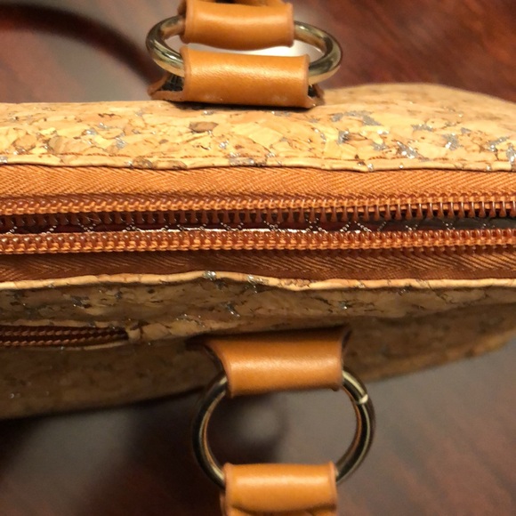 PRIMEWARE CORK & METALLIC SILVER THERMAL INSULATED WINE BAG & MULTI-TOOL - #491 - Picture 9 of 11